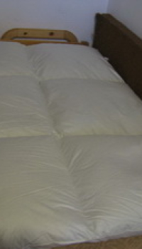 Dunna (Házias jellegű, hat kazettás, pehely töltet, 1500g, 140×200 cm)